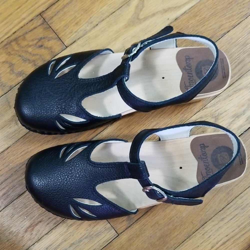 Troentorp Nelly t-strap clog sandals